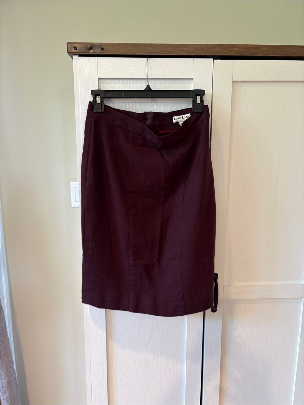 bebe Plum Pencil Skirt - Sleek Tailored Style Size 8